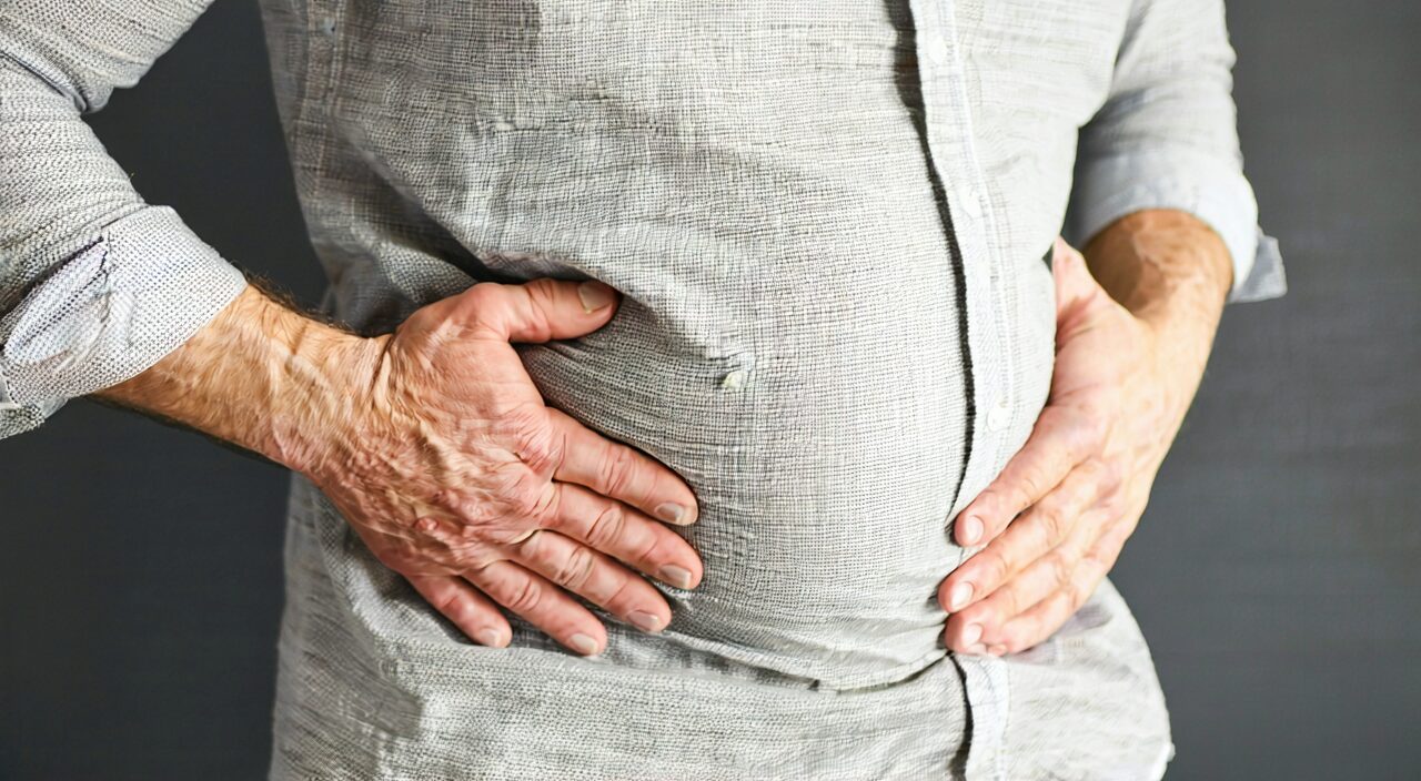Illustration of abdominal fullness sensation caused by food stagnation and damp-heat from a TCM perspective